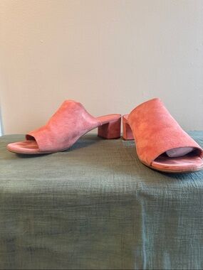 Mansur Gavriel, super cute, pink suede 2” heeled mules, size 40